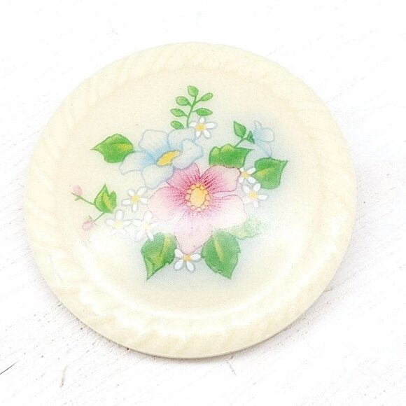 Vintage Avon Spring Bouquet Ceramic Brooch Signed Feminine Spring Flowers EUC - Picture 1 of 5